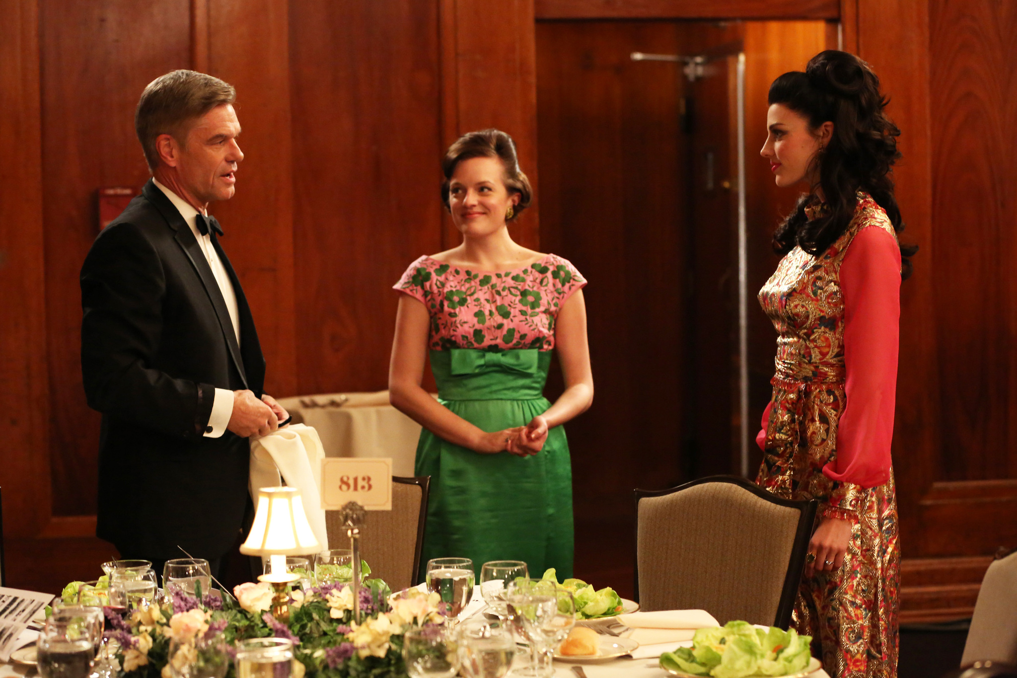 Still of Harry Hamlin, Elisabeth Moss and Jessica Paré in MAD MEN. Reklamos vilkai (2007)