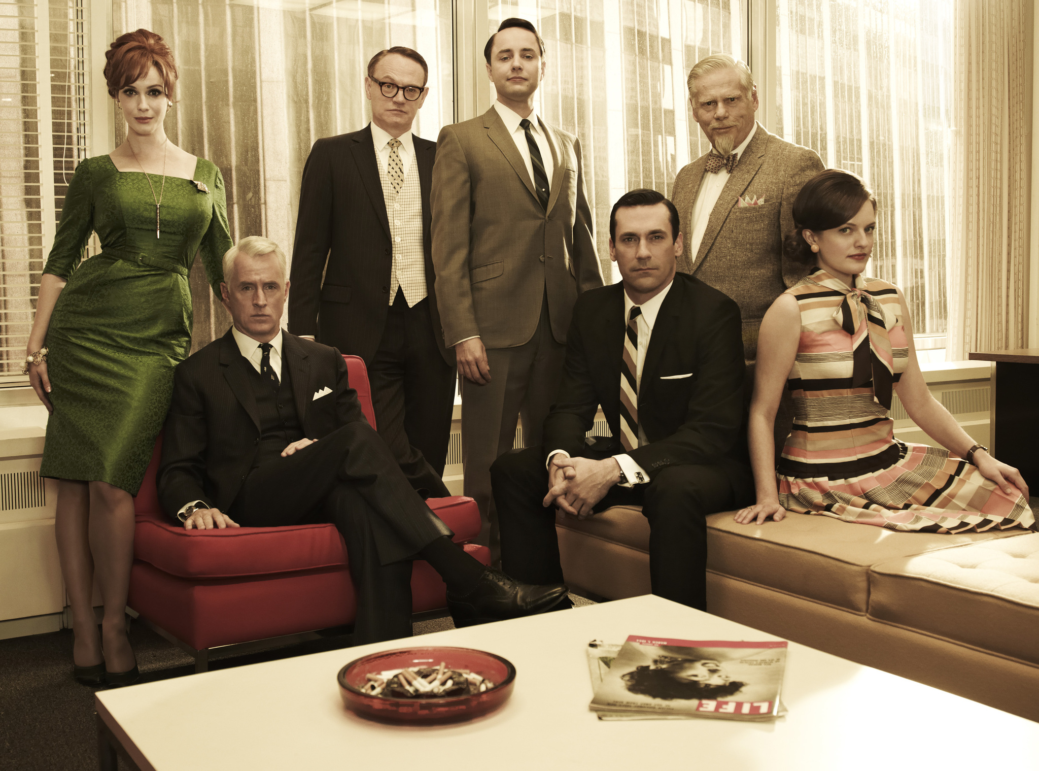 Still of Elisabeth Moss, Jon Hamm, Jared Harris, Christina Hendricks, Vincent Kartheiser and John Slattery in MAD MEN. Reklamos vilkai (2007)