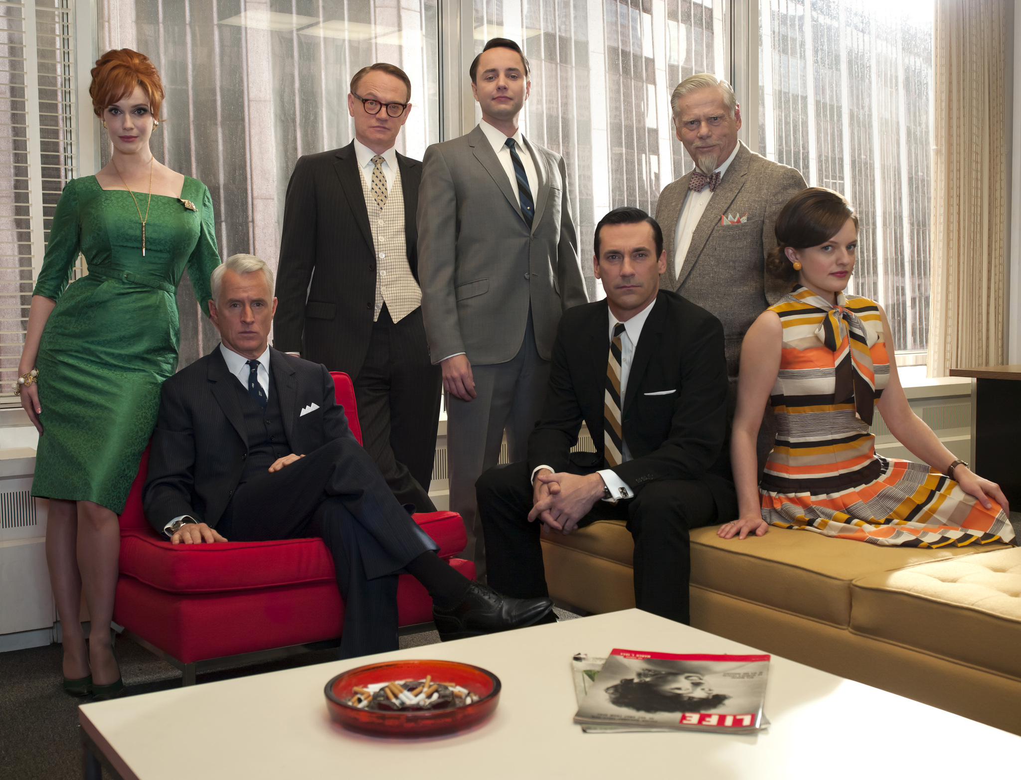 Still of Elisabeth Moss, Jon Hamm, Jared Harris, Christina Hendricks, Vincent Kartheiser and John Slattery in MAD MEN. Reklamos vilkai (2007)