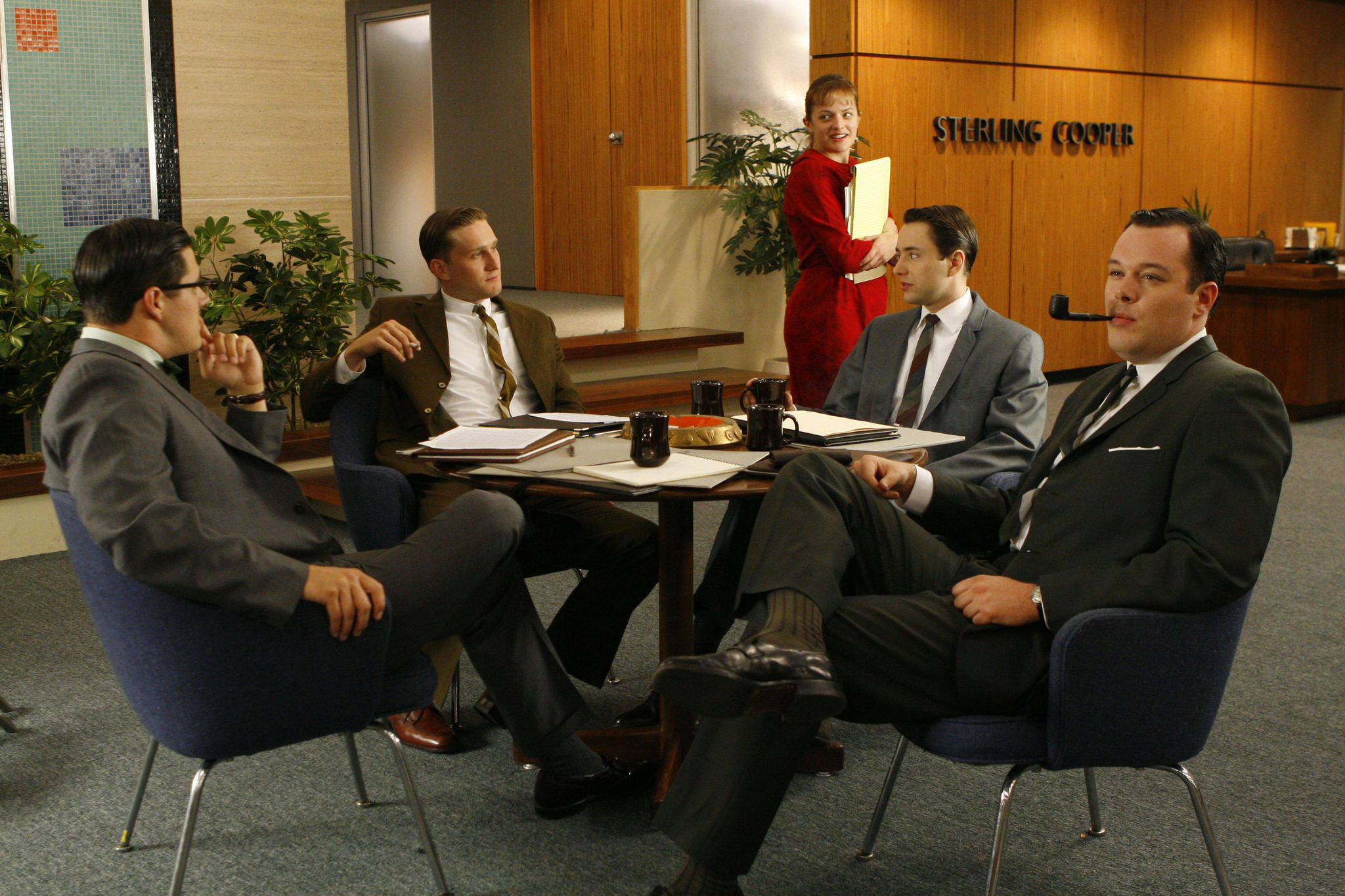 Still of Elisabeth Moss, Michael Gladis, Vincent Kartheiser and Rich Sommer in MAD MEN. Reklamos vilkai (2007)