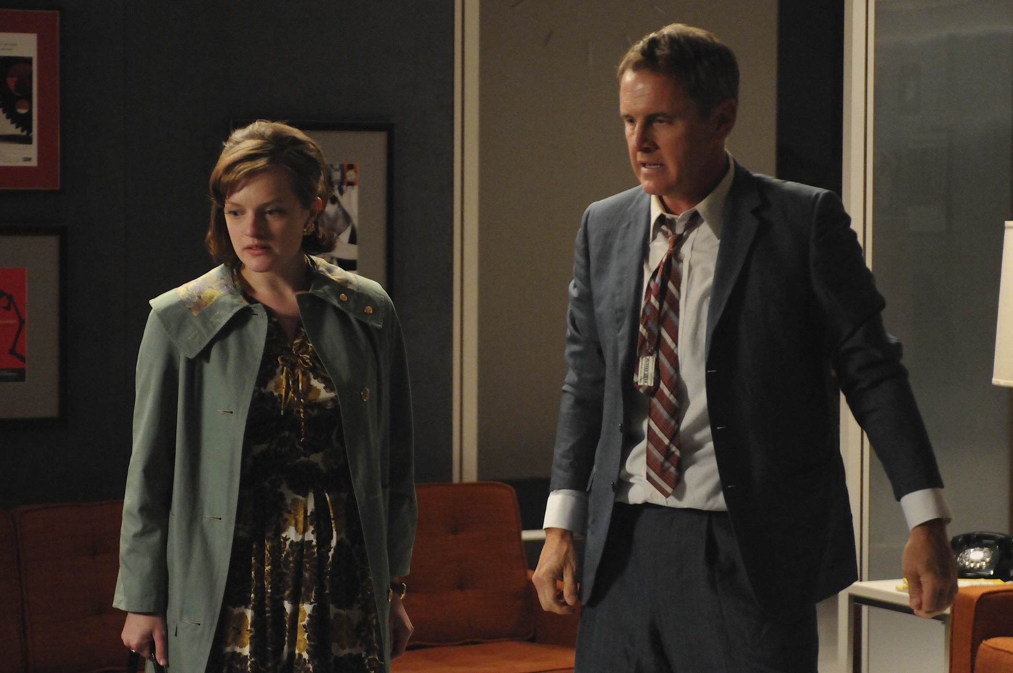 Still of Elisabeth Moss and Mark Moses in MAD MEN. Reklamos vilkai (2007)