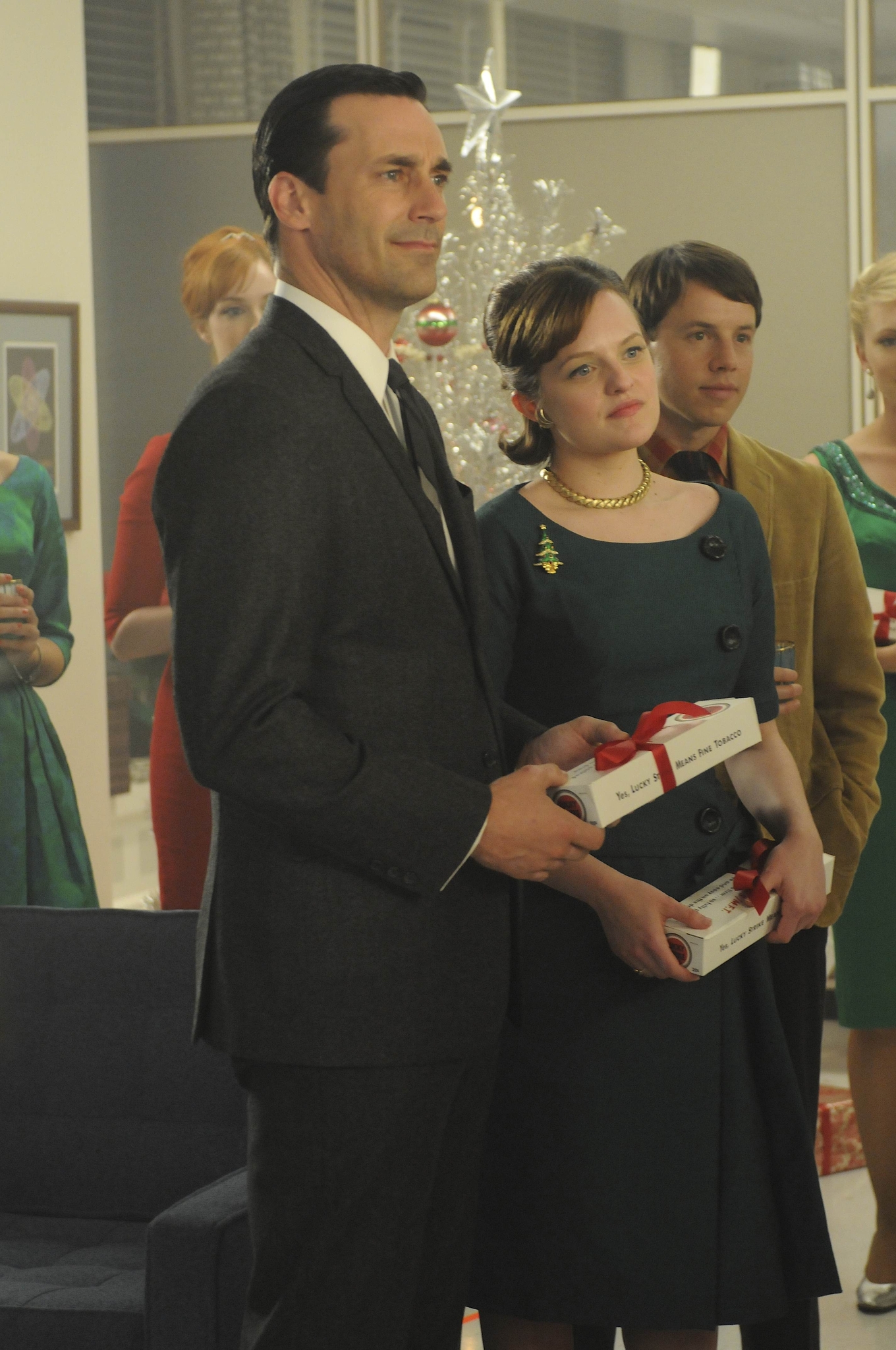 Still of Elisabeth Moss and Jon Hamm in MAD MEN. Reklamos vilkai (2007)