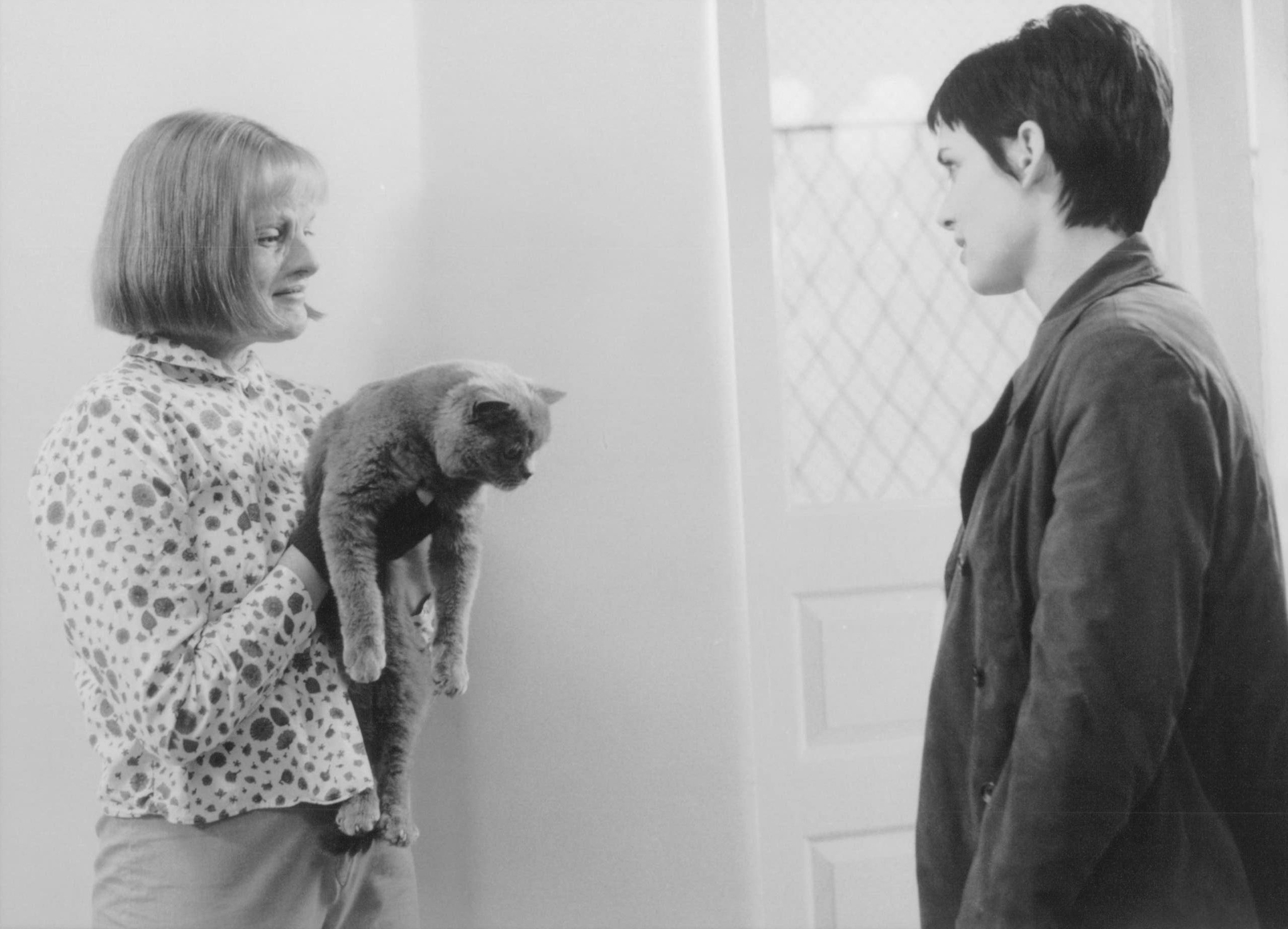Still of Winona Ryder and Elisabeth Moss in Girl, Interrupted (1999)