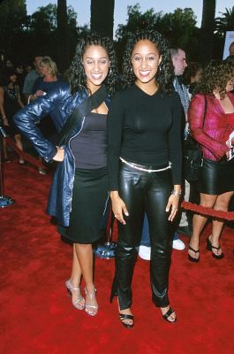 Tamera Mowry-Housley and Tia Mowry-Hardrict at event of Nutty Professor II: The Klumps (2000)