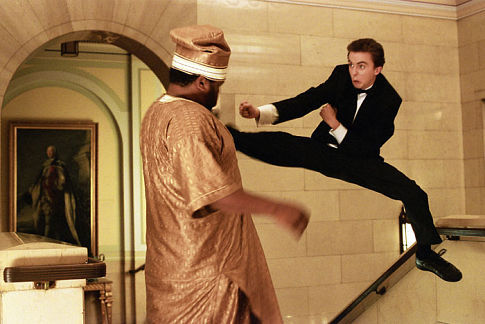 Still of Frankie Muniz and Anthony Anderson in Agent Cody Banks 2: Destination London (2004)
