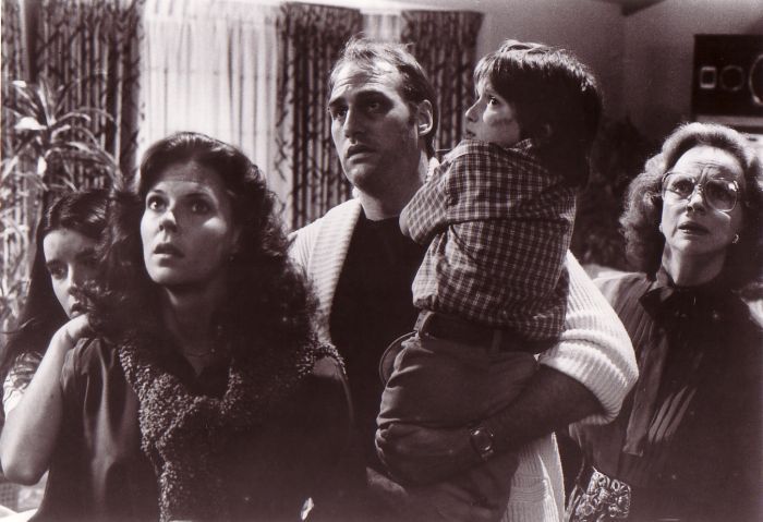 Still of Dominique Dunne, JoBeth Williams, Craig T. Nelson and Beatrice Straight in Poltergeist (1982)