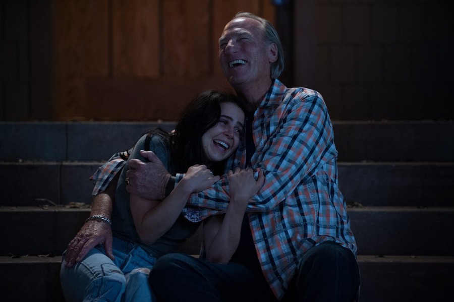 Still of Craig T. Nelson and Mae Whitman in Parenthood (2010)