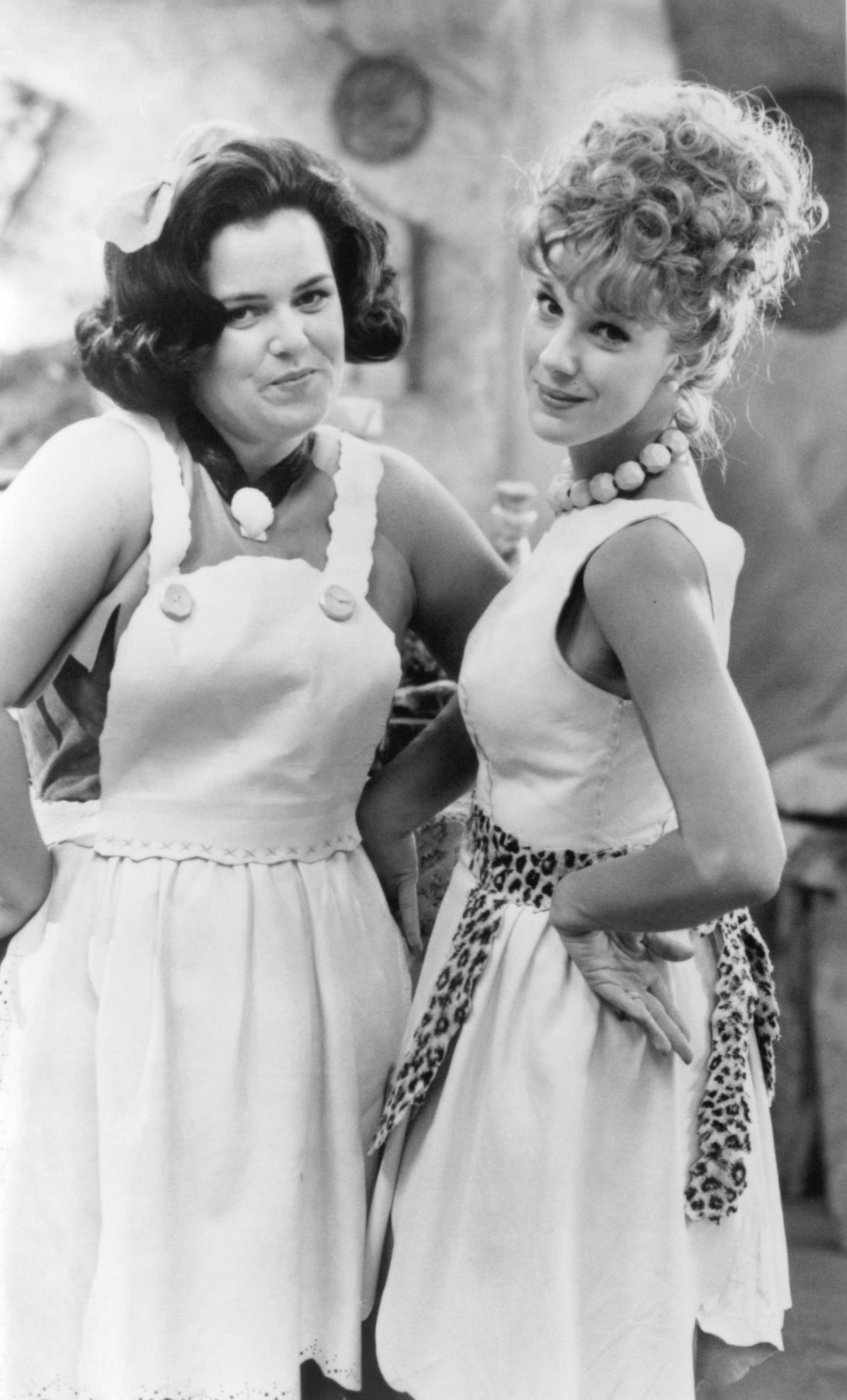 Still of Elizabeth Perkins and Rosie O'Donnell in The Flintstones (1994)