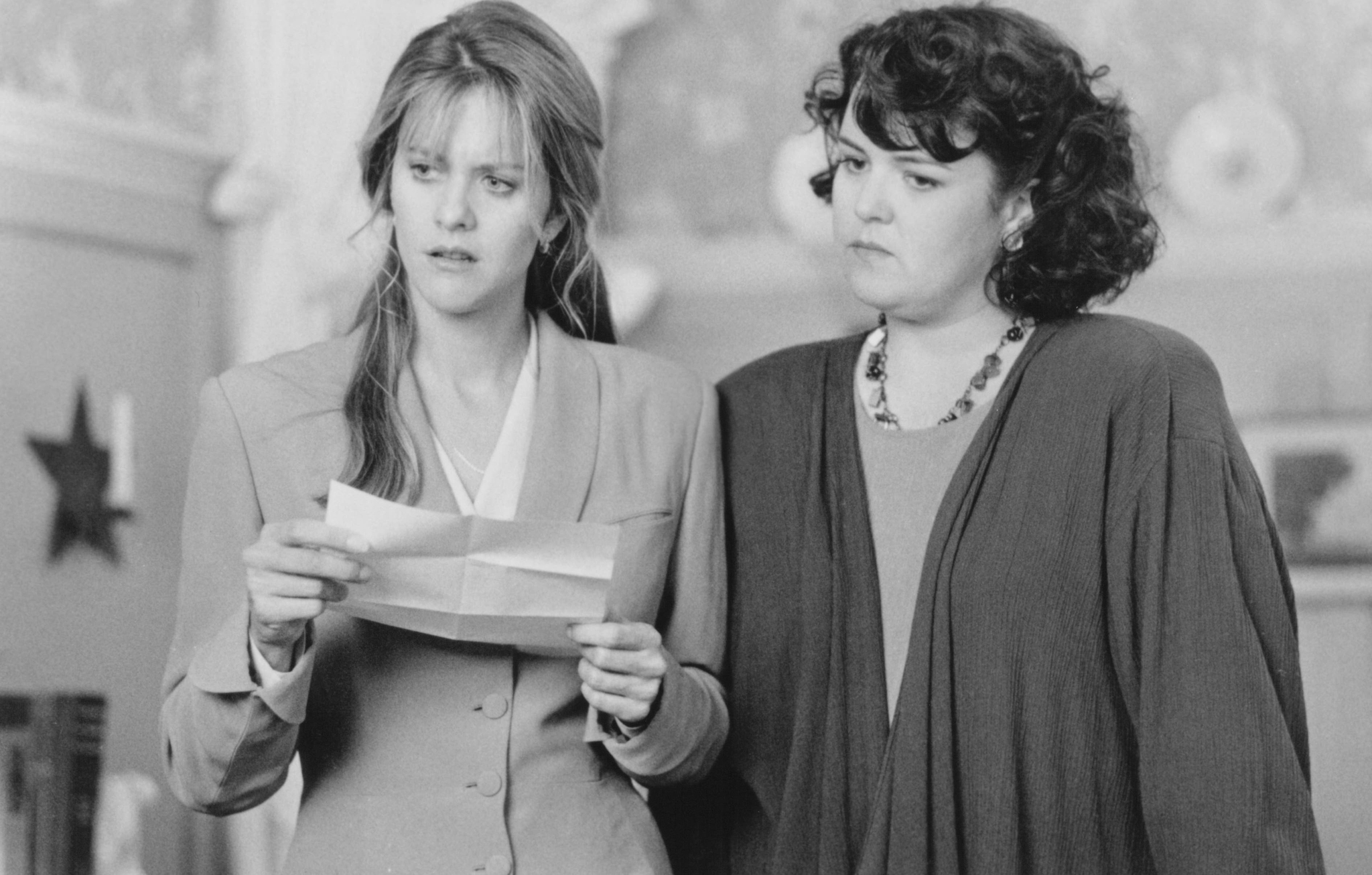 Still of Meg Ryan and Rosie O'Donnell in Sleepless in Seattle (1993)