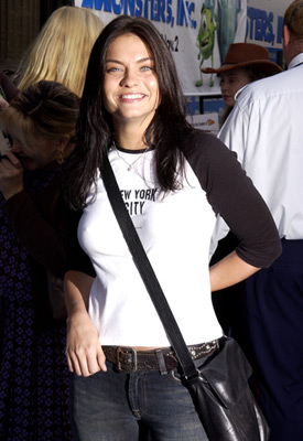 Jodi Lyn O'Keefe at event of Monstru biuras (2001)