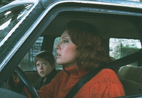 Still of Toni Collette and Haley Joel Osment in Sestasis jausmas (1999)