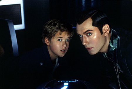Still of Jude Law and Haley Joel Osment in Artificial Intelligence: AI (2001)