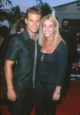 Casper Van Dien and Catherine Oxenberg at event of Deep Blue Sea (1999)