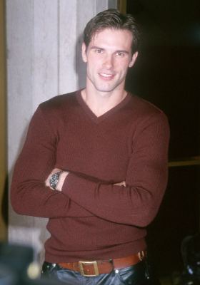 Austin Peck at event of Three to Tango (1999)