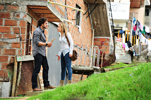 Still of Piper Perabo and Manolo Cardona in Covert Affairs (2010)