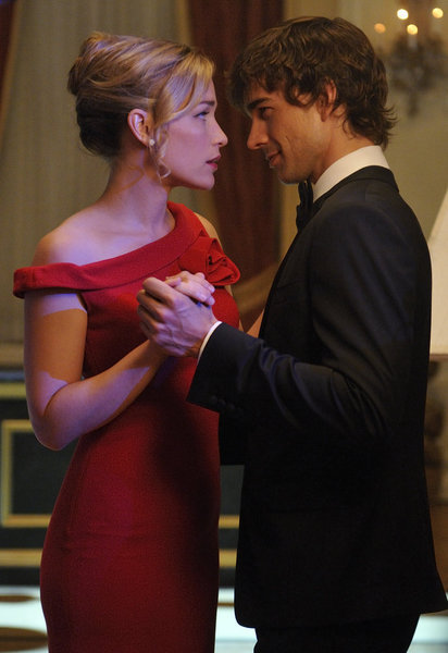 Still of Piper Perabo and Christopher Gorham in Covert Affairs (2010)