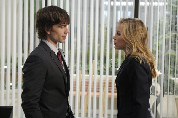 Still of Piper Perabo and Christopher Gorham in Covert Affairs (2010)