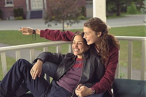 Still of Piper Perabo and Jessica Paré in Lost and Delirious (2001)