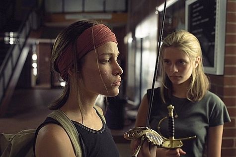 Still of Piper Perabo and Mischa Barton in Lost and Delirious (2001)