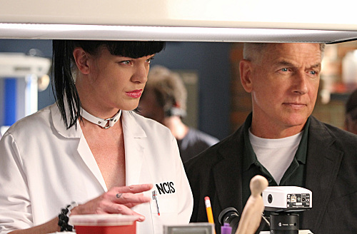 Still of Mark Harmon, Pauley Perrette and Robert Voets in NCIS: Naval Criminal Investigative Service (2003)