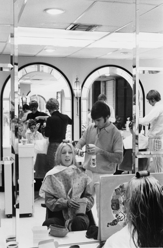 Jon Peters' Encino salon circa 1968