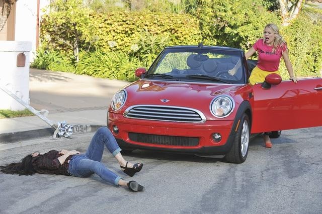 Still of Courteney Cox and Busy Philipps in Cougar Town (2009)