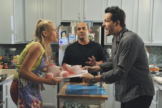 Still of Busy Philipps and Ian Gomez in Cougar Town (2009)