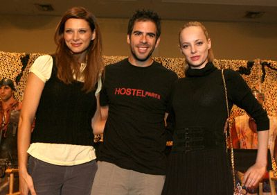 Bijou Phillips, Vera Jordanova and Eli Roth at event of Nakvynes namai. Antra dalis (2007)