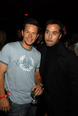 Mark Wahlberg and Jeremy Piven at event of Entourage (2004)