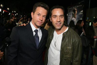 Mark Wahlberg and Jeremy Piven at event of Snaiperis (2007)