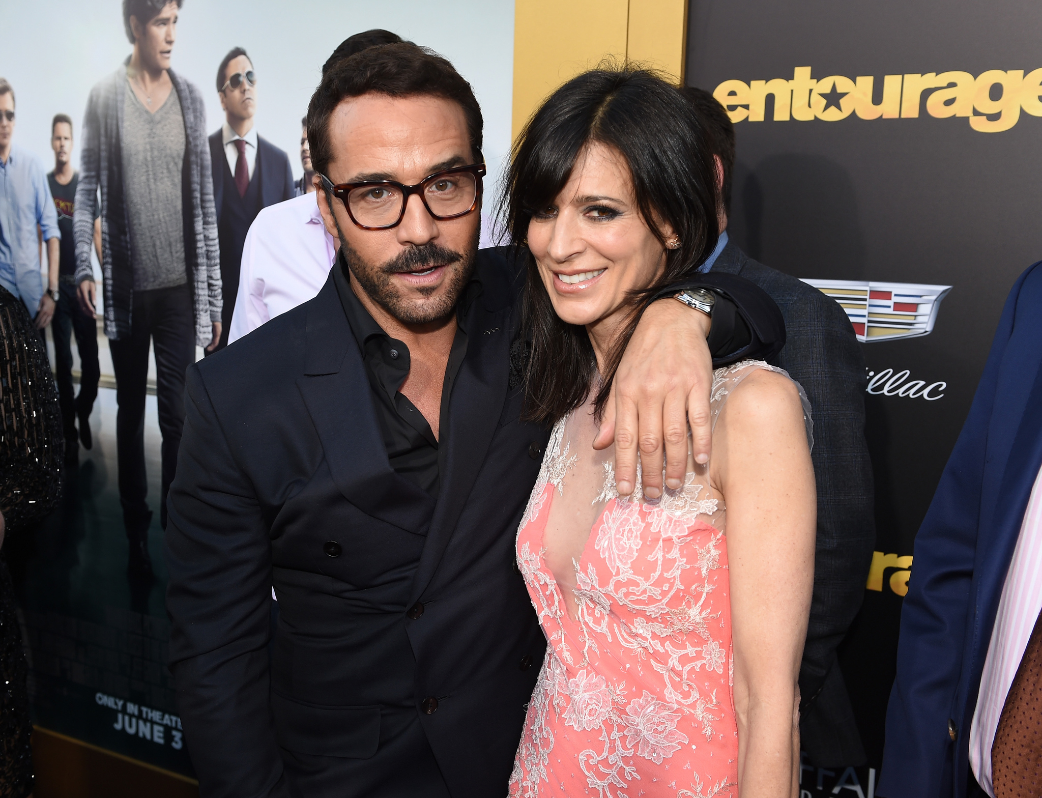 Jeremy Piven and Perrey Reeves at event of Entourage (2015)