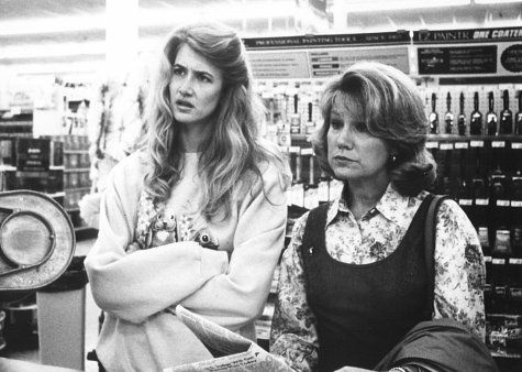 Still of Laura Dern and Mary Kay Place in Citizen Ruth (1996)