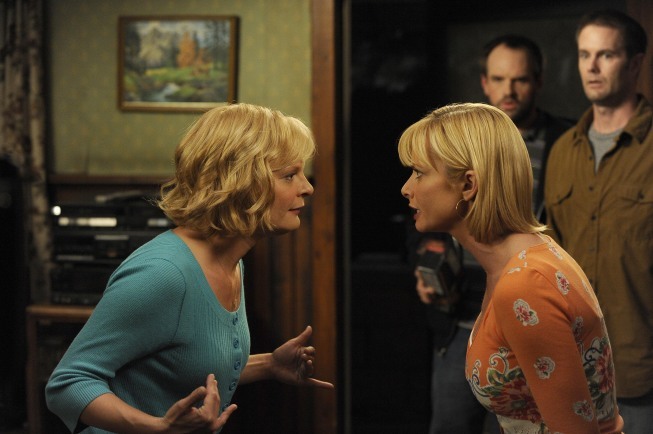 Still of Martha Plimpton and Jaime Pressly in Mazyle Houp (2010)