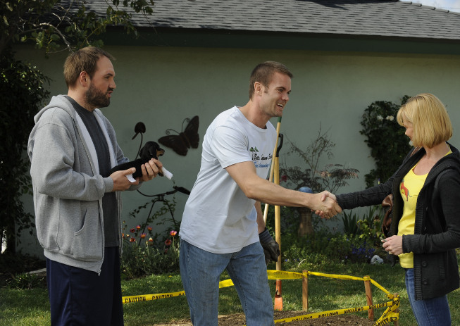 Still of Jaime Pressly, Garret Dillahunt and Ethan Suplee in Mazyle Houp (2010)