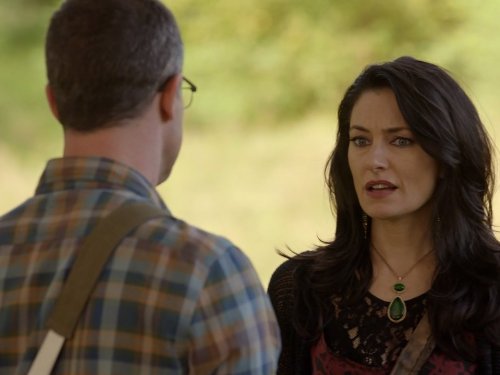 Still of Mädchen Amick and Freddie Prinze Jr. in Witches of East End (2013)
