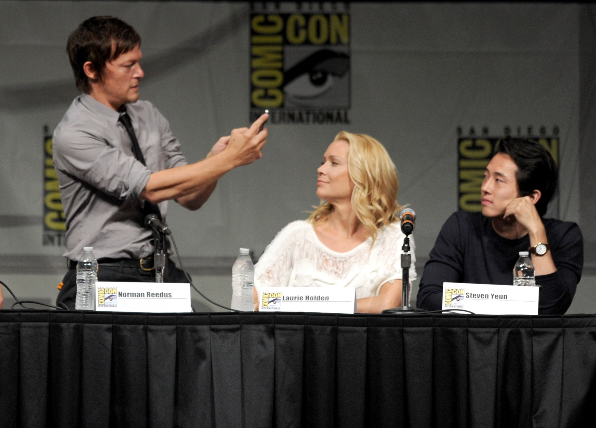 Norman Reedus, Laurie Holden and Steven Yeun at event of Vaiksciojantys negyveliai (2010)