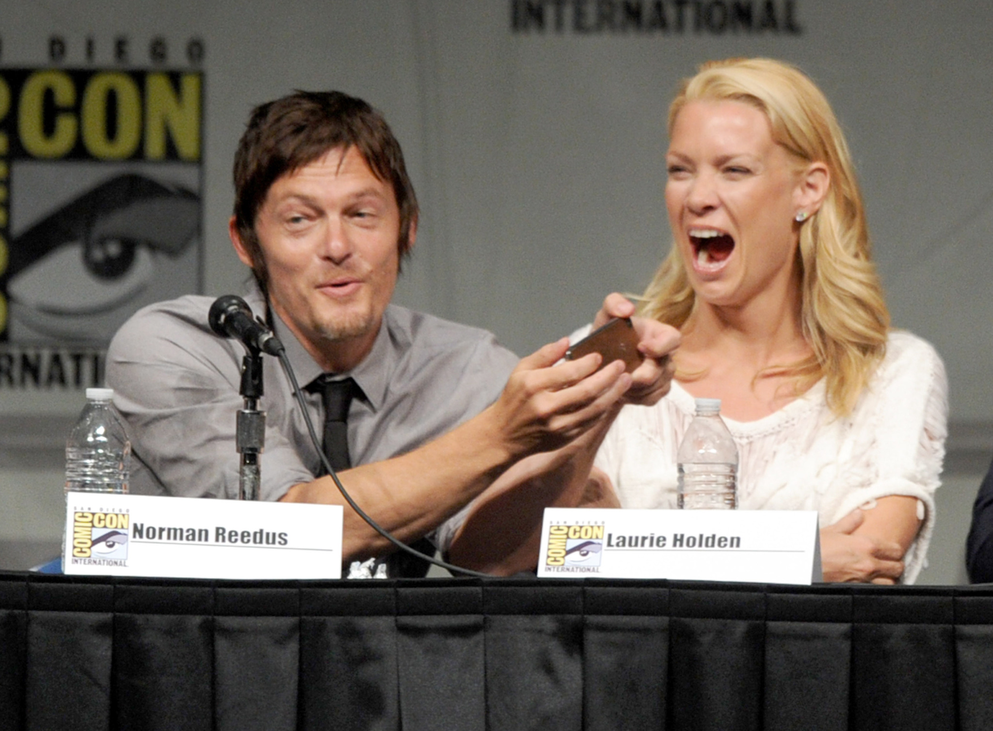Norman Reedus and Laurie Holden at event of Vaiksciojantys negyveliai (2010)