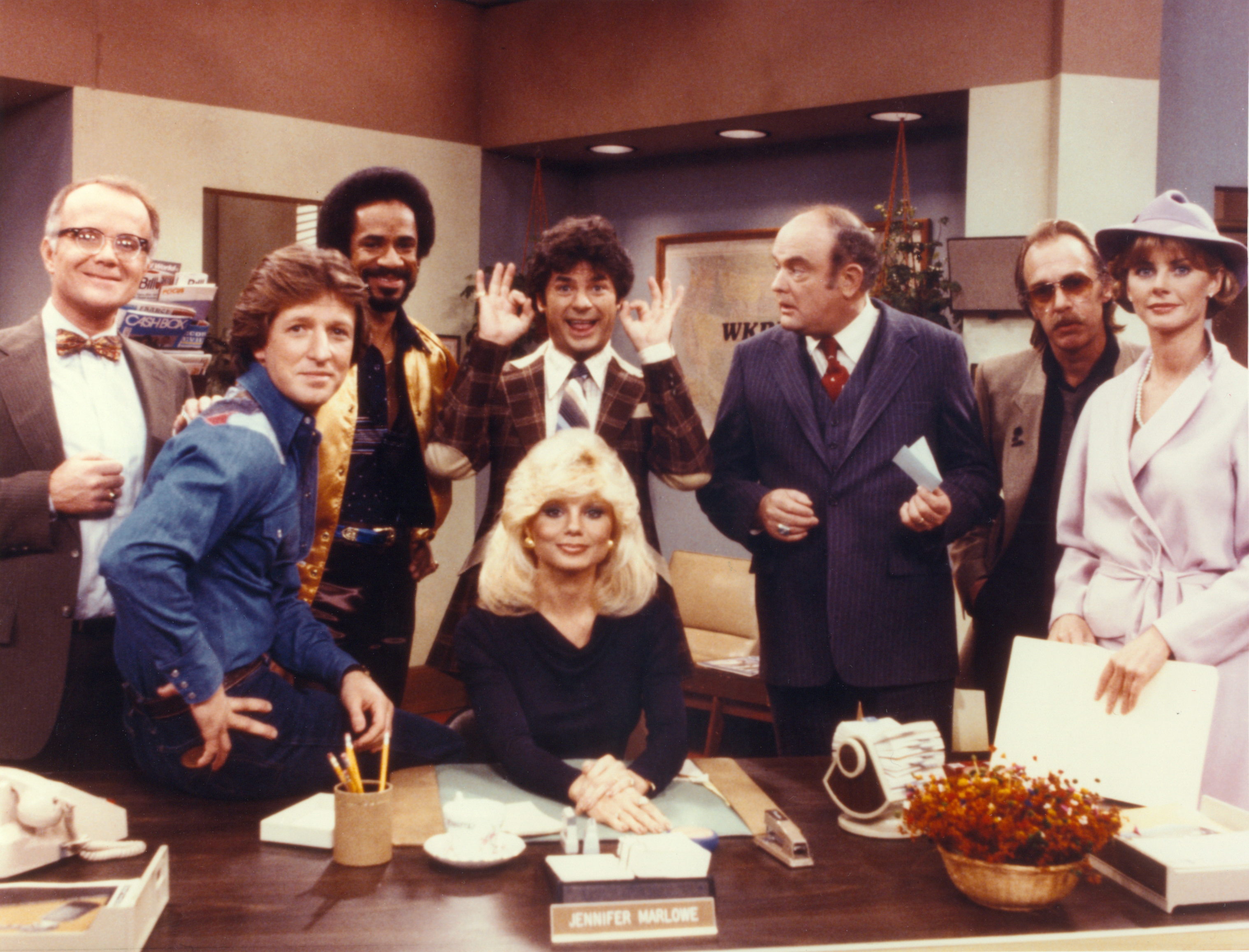 Still of Loni Anderson, Tim Reid, Frank Bonner, Howard Hesseman, Gordon Jump, Richard Sanders, Gary Sandy and Jan Smithers in WKRP in Cincinnati (1978)