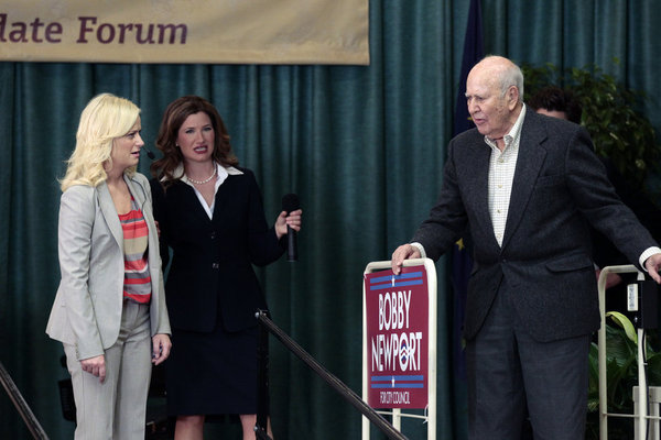 Still of Carl Reiner, Amy Poehler and Kathryn Hahn in Parks and Recreation (2009)