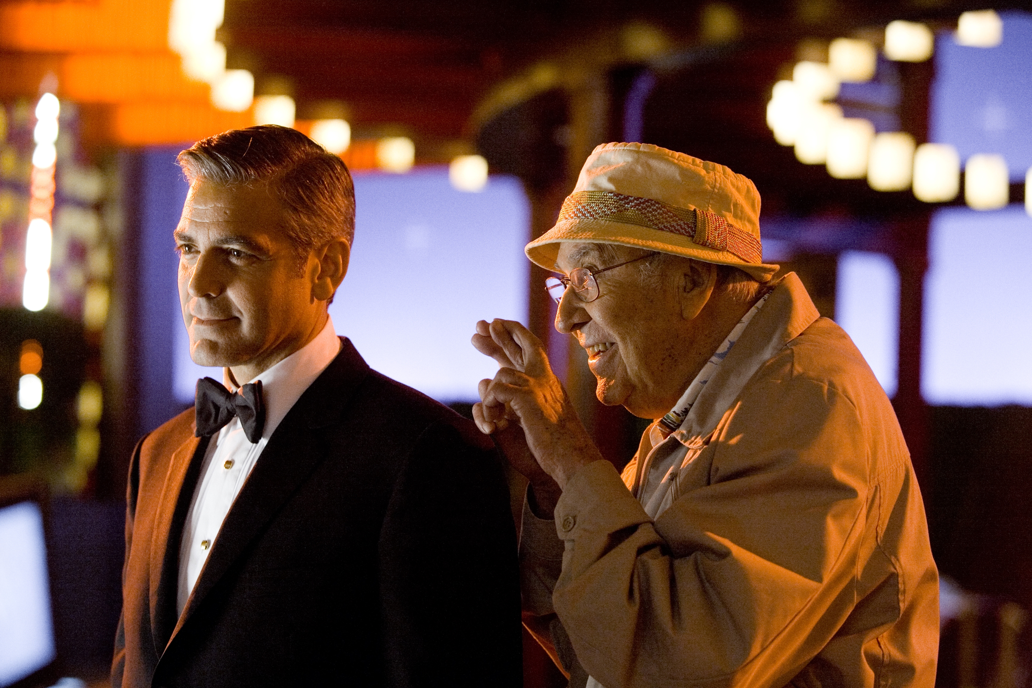 Still of George Clooney and Carl Reiner in Ocean's Thirteen (2007)