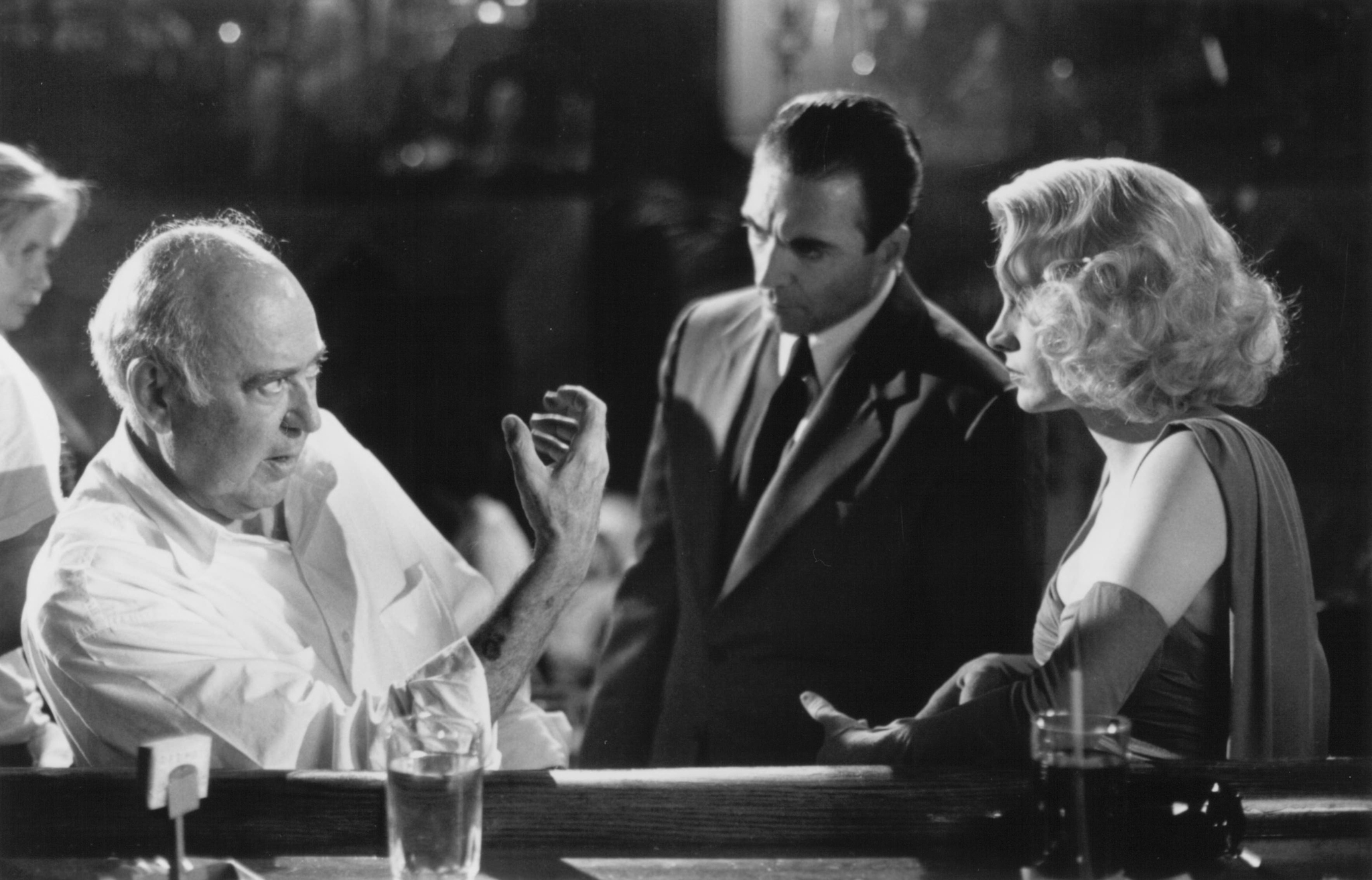 Still of Sean Young, Armand Assante and Carl Reiner in Fatal Instinct (1993)