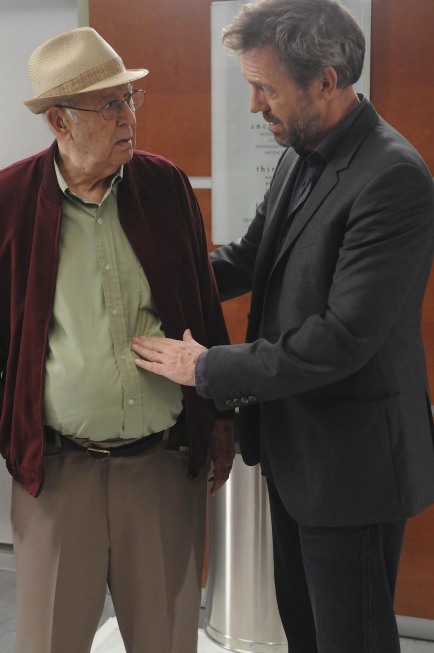 Still of Carl Reiner and Hugh Laurie in Hausas (2004)