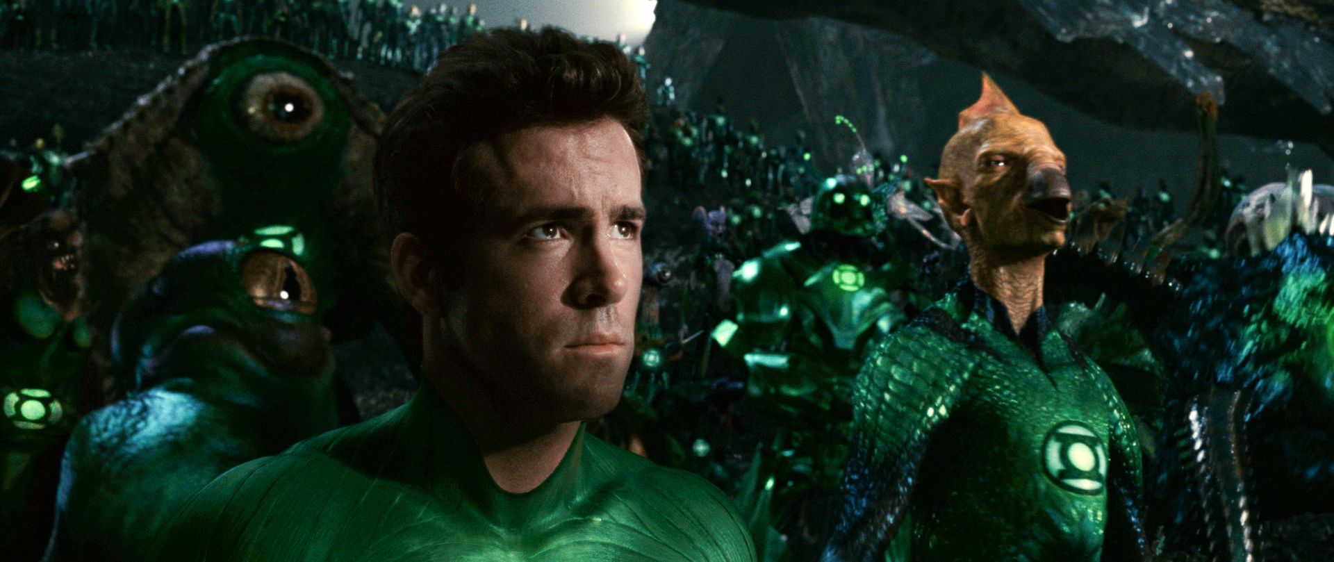 Still of Geoffrey Rush and Ryan Reynolds in Zaliasis zibintas 3D (2011)