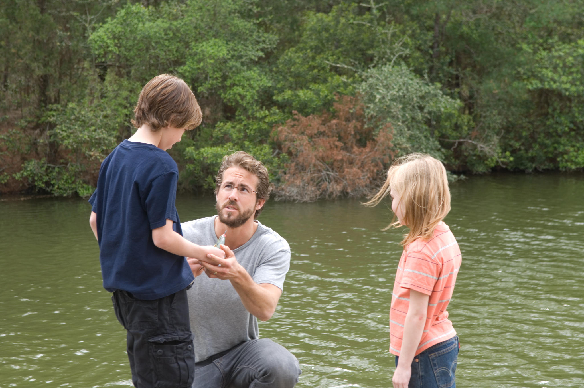 Still of Ryan Reynolds in Fireflies in the Garden (2008)