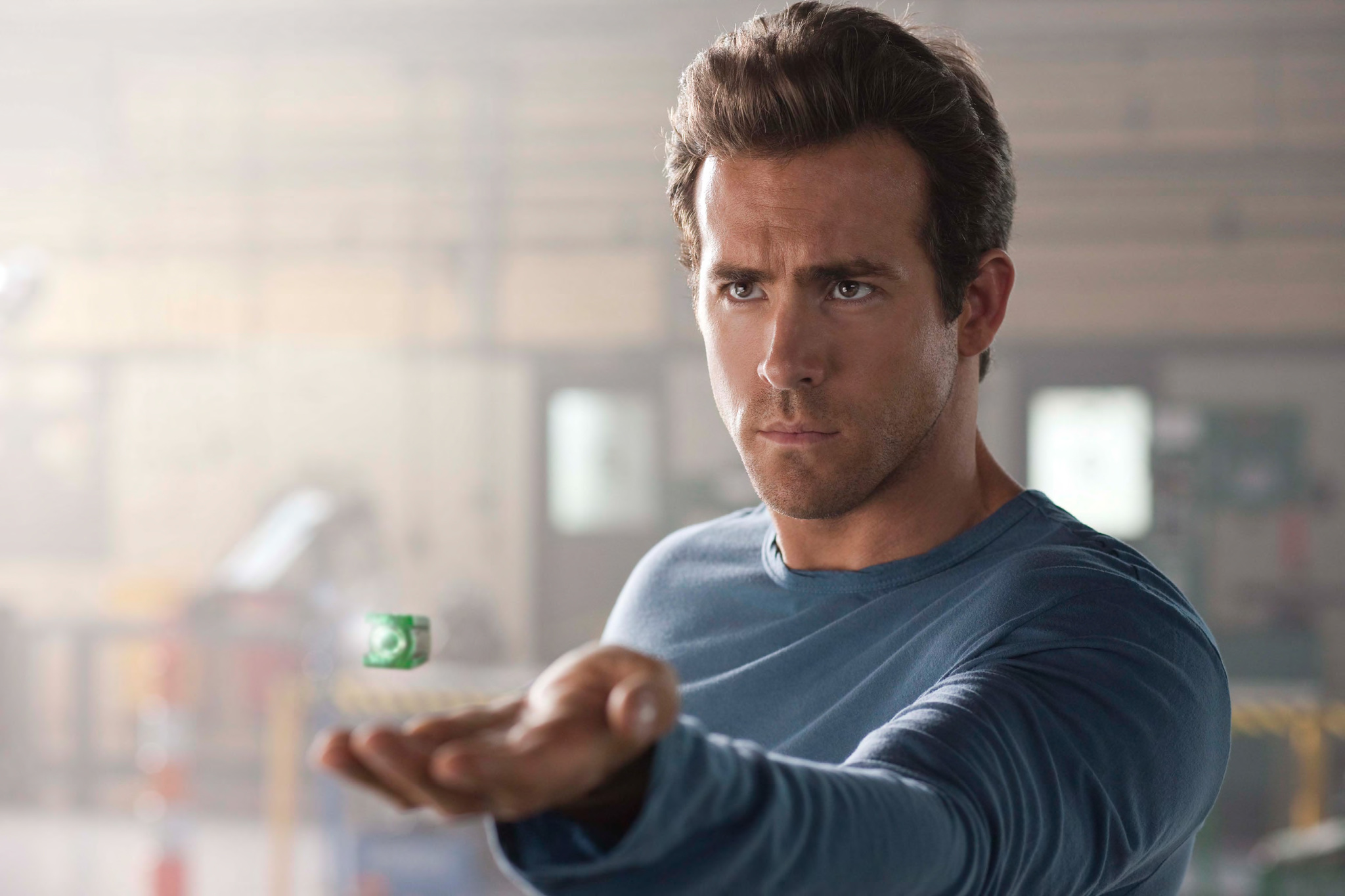 Still of Ryan Reynolds in Zaliasis zibintas 3D (2011)