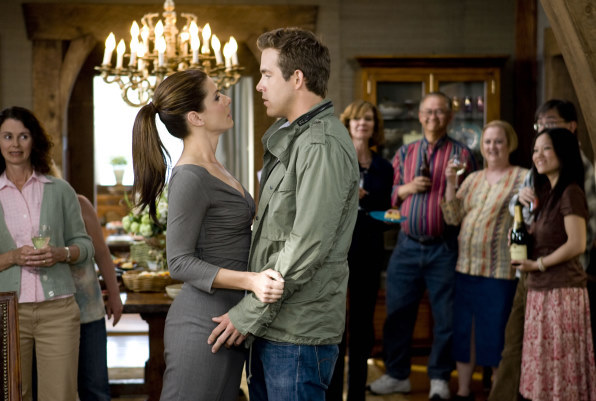 Still of Sandra Bullock and Ryan Reynolds in Pirslybos (2009)