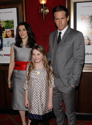 Rachel Weisz, Ryan Reynolds and Abigail Breslin at event of Definitely, Maybe (2008)