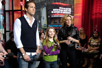 Ryan Reynolds, Elizabeth Banks and Abigail Breslin