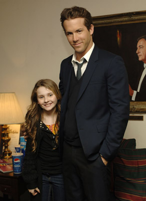 Ryan Reynolds and Abigail Breslin at event of Definitely, Maybe (2008)