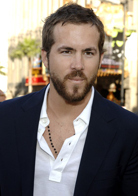 Ryan Reynolds at event of Betmenas: Pradzia (2005)